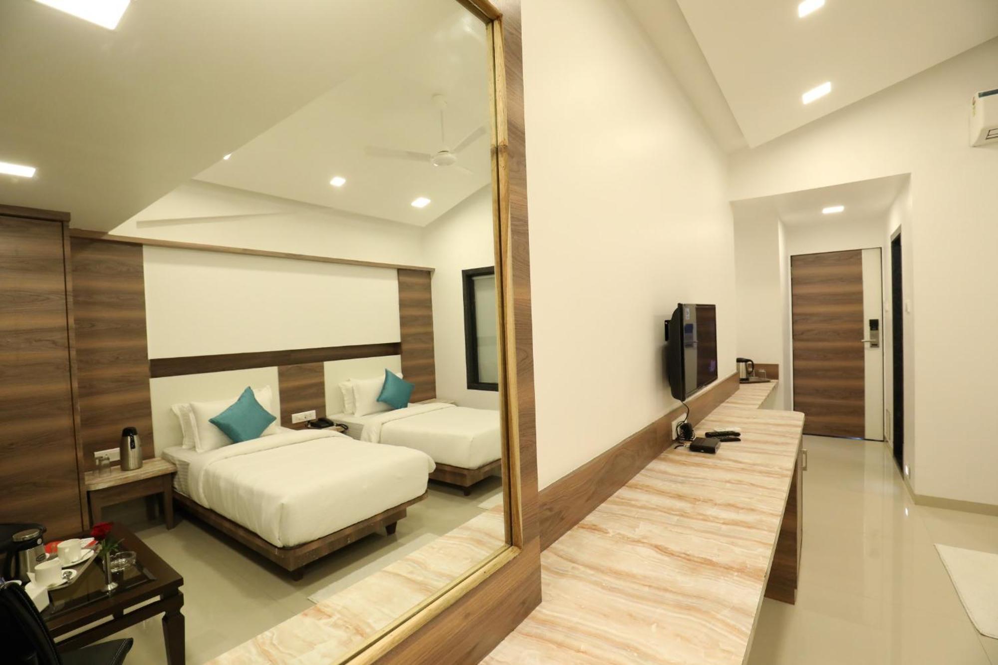 Imperial Grande Resort Lonavala Eksteriør bilde