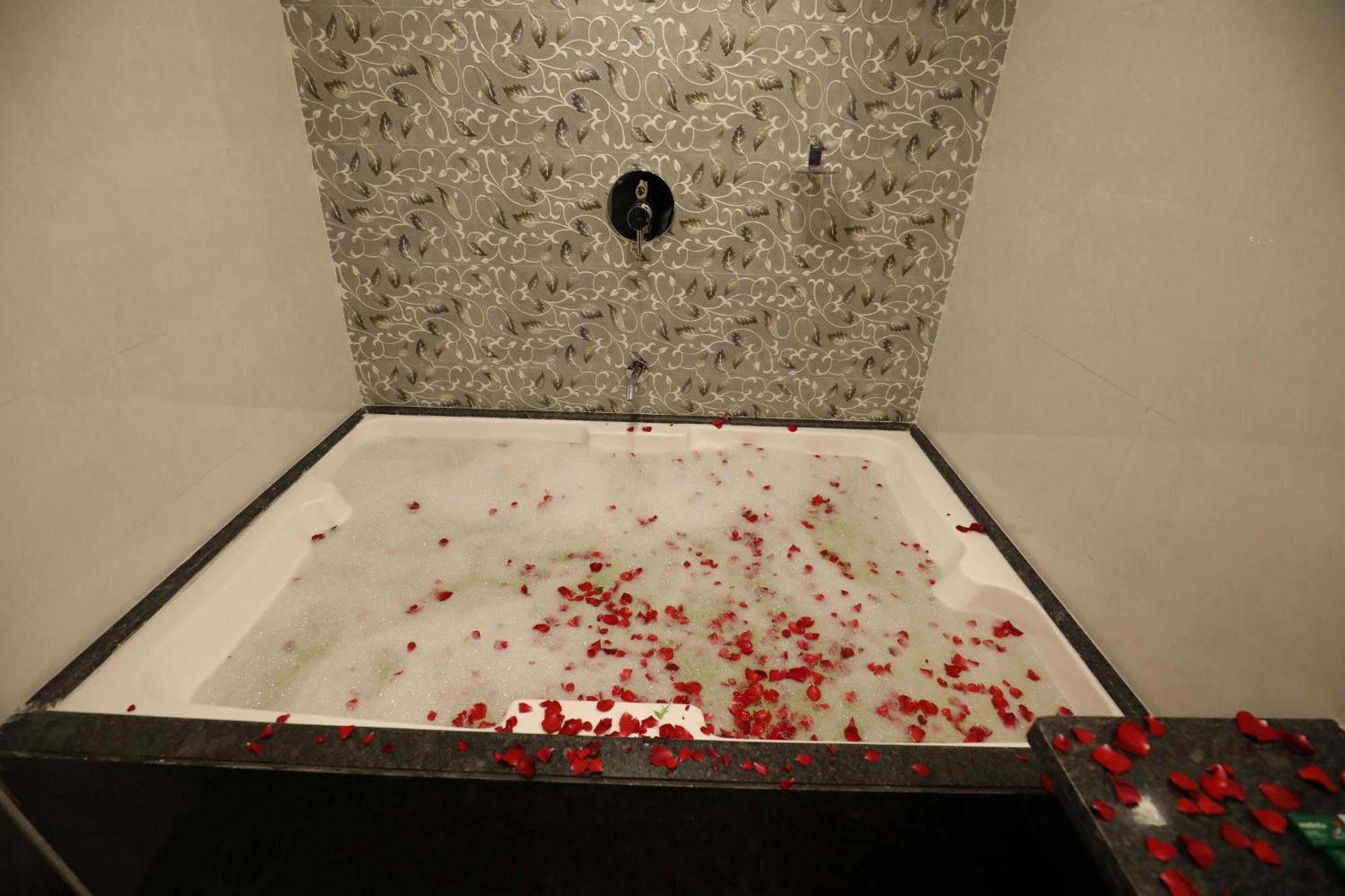 Imperial Grande Resort Lonavala Eksteriør bilde